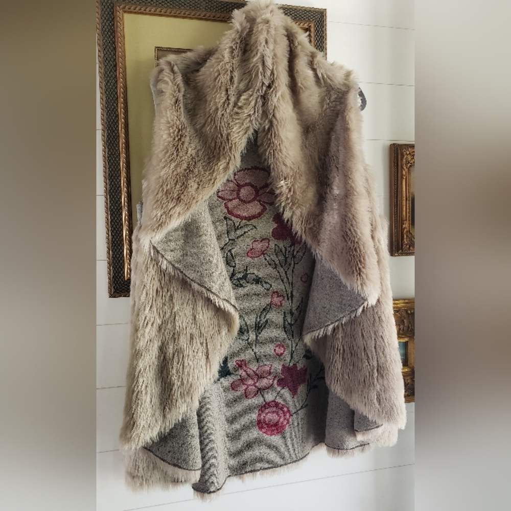 Dylan, Los Angeles, Faux Fur Vest, size M, never used